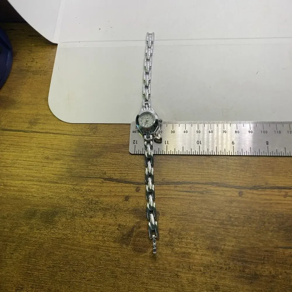 Silver Womens Heart Shaped Silver Fashion Watch Works New Battery